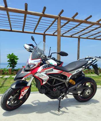 DUCATI HYPERSTRADA 821 DUCATI HYPERSTRADA 821